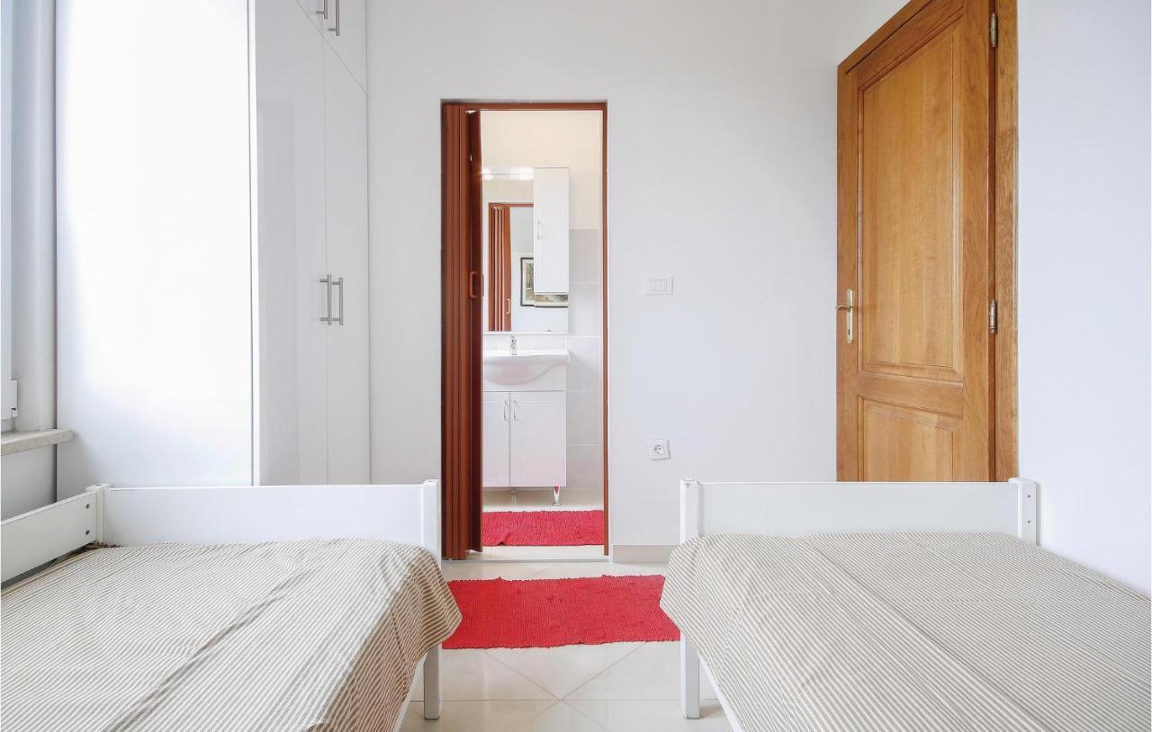 Cozy Apartment In Medulin With Kitchen Eksteriør bilde